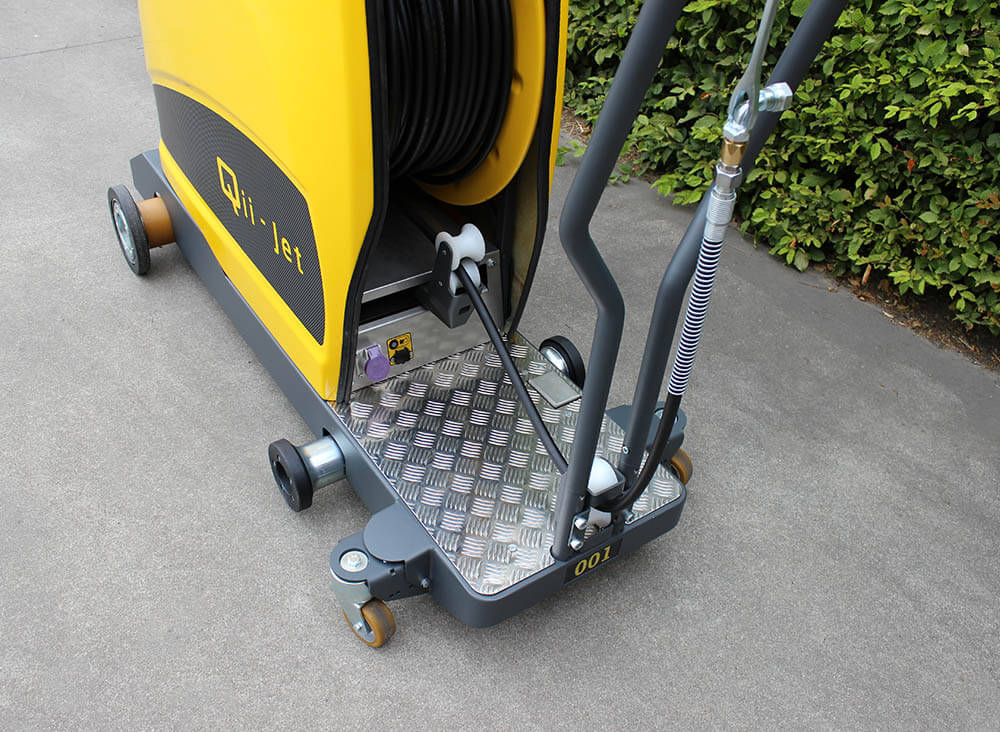 Qii-Jet HMV standing platform with foot pedal