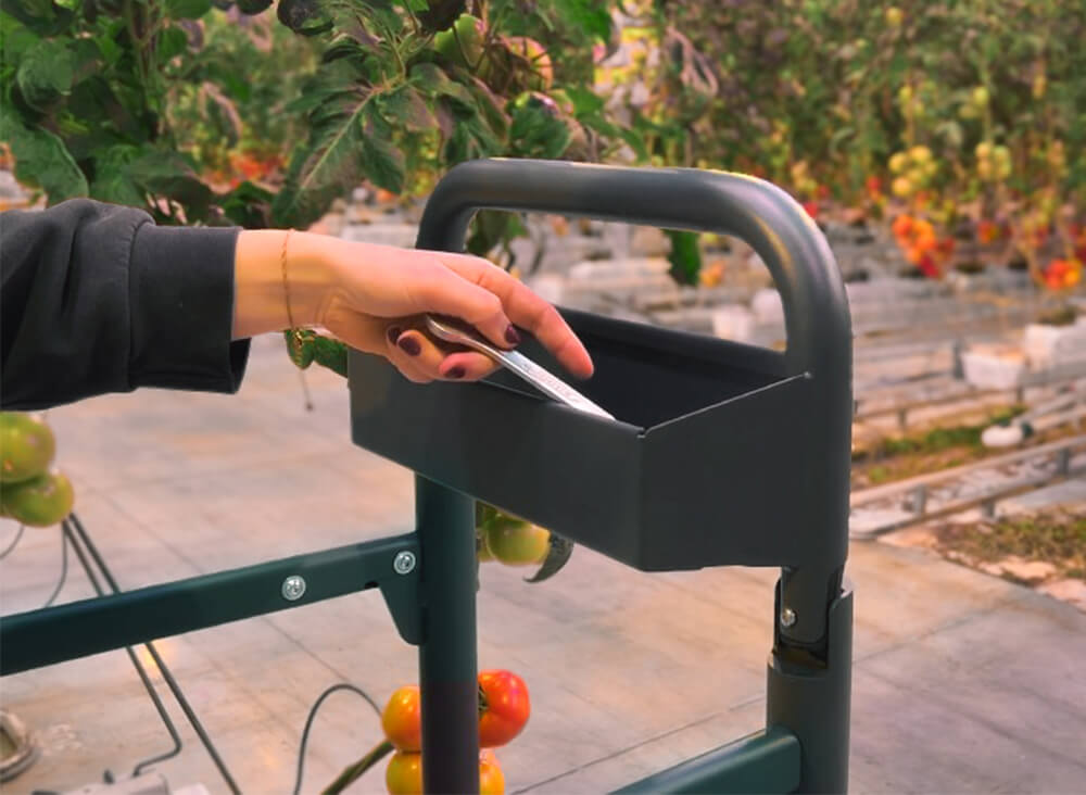 Qii-Lift Z platform integrated toolbox